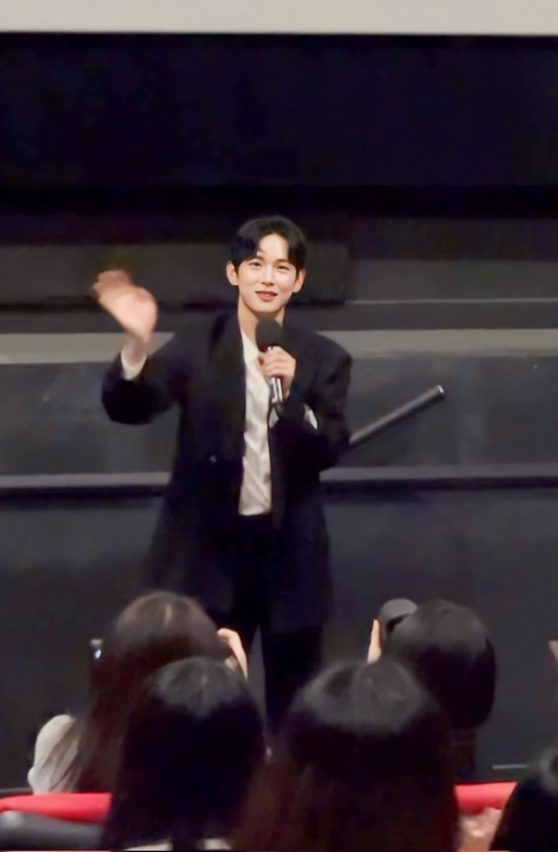 YUAEll's tweet photo. 📢 1947 보스톤 단체관람 (23.10.29)

너무 예쁜 시완❤️
"오늘 스완님들 고생 많았어요"

#보스톤단체관람 #1947보스톤단체관람 #임시완 #스완 https://t.co/0iF3sfiJUO