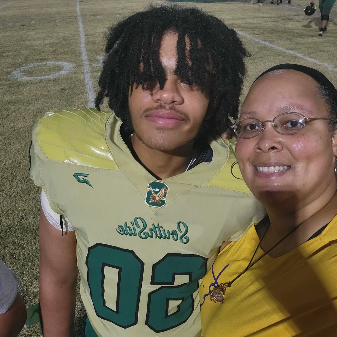 andersonsmall60's tweet photo. I enjoyed my 4 years on the Southside the ups the downs the lefts and the rights the coach changes and all.
I wouldn't change a thing
@Apollo4eta @CoachLashSr @_DSturdivant coach keys and all other coaches i appreciate you all https://t.co/8tQnFXtADS