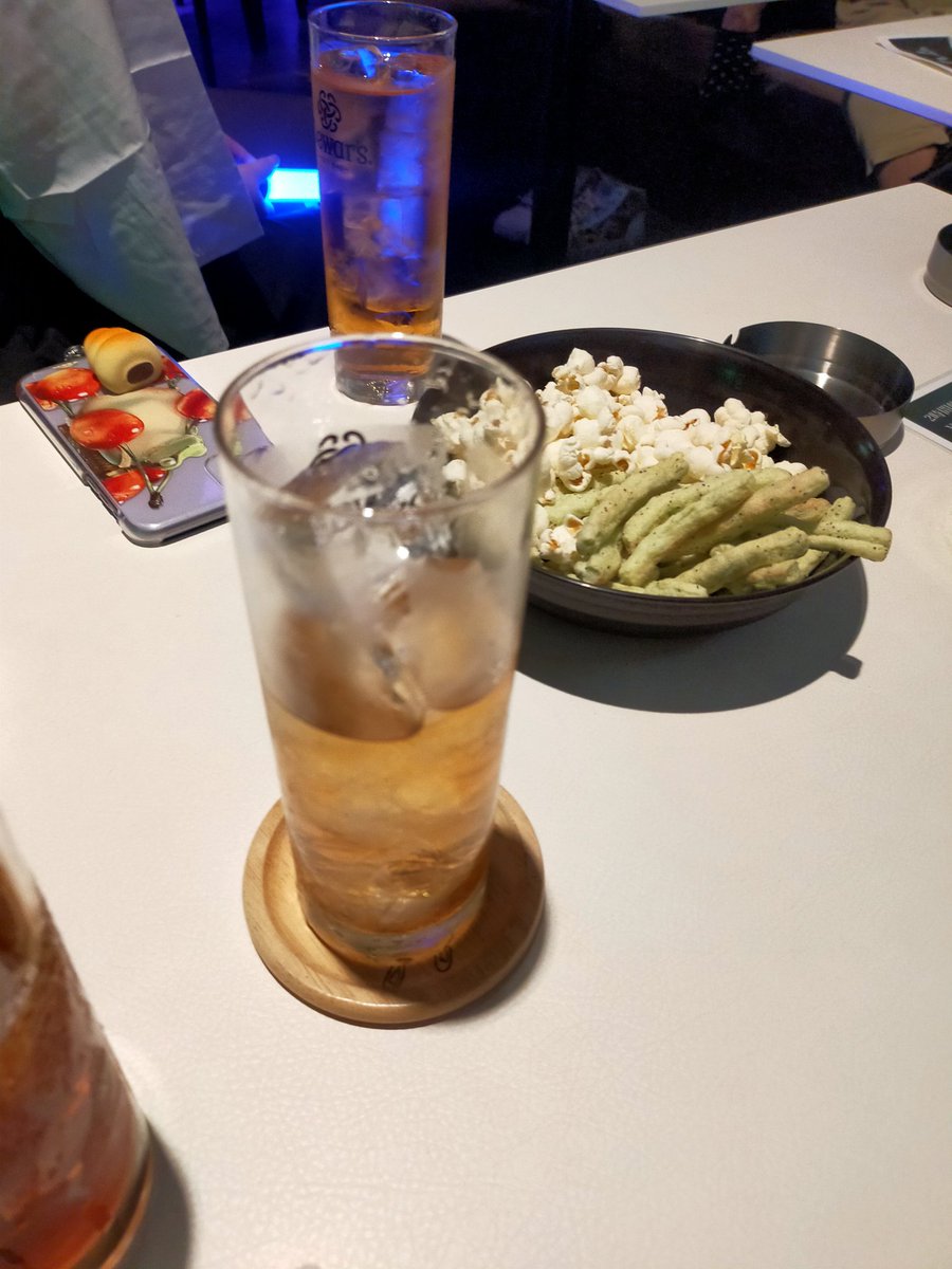 katsushi_uxtuta's tweet photo. 今日はBARイベ行って来た🥰🎤🎼🥤
蒸し鶏も美味しかったし😋💕
お酒も飲んでミニライブも聴けたので満足☺️♥️♥️♥️
とりあえずご飯🍚食べて帰る。・*・:≡( ε:)
#はるり
#BarSKY
#Halloweennight https://t.co/gHEOMH5wLu