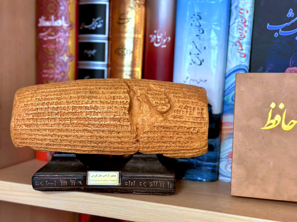 NasimiShabnam's tweet image. Happy Cyrus the Great Day! 📜

Cyrus the Great (600–530 BC), a monumental Persian king, established the vast Achaemenid Empire, stretching from the Mediterranean to the Indus River.

After his peaceful conquest of Babylon, Cyrus made a groundbreaking decision: he set all captives…