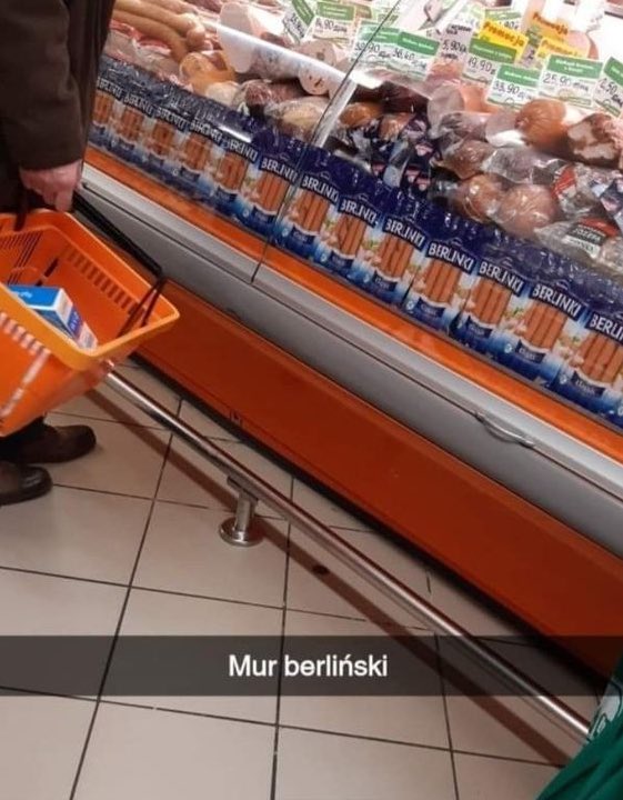 F9nFnV2WQAAqgkn?format=jpg&name=900x900