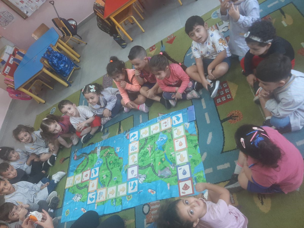 DawhaRobotics's tweet image. #MakeADifferenceDay was all about stepping out of our comfort zone and introducing KGIII learners into the world of #Robotics using the friendly robot #QOBO

@makdawhaschool @soha_nj @FThaalby 

#STEAM #Coding