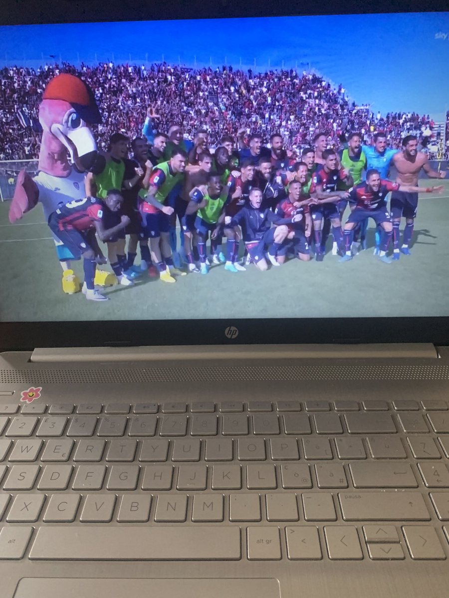 _manuann's tweet photo. Infartini multipli in pochi minuti 🤪🤯Pavolettiii sempre tu❤️ #CagliariFrosinone https://t.co/MtXzD9Fk3x