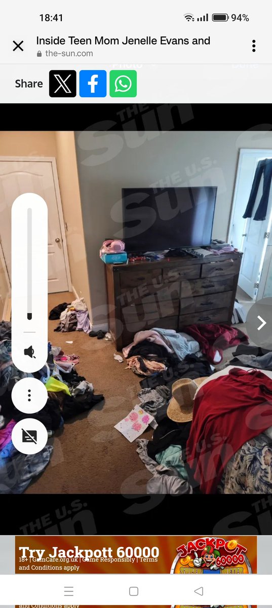 Spretten2's tweet photo. @cinnamongurlie1 @CurlyQues1 Look at their clean and cozy bedroom 💩 https://t.co/LvKVelL89s