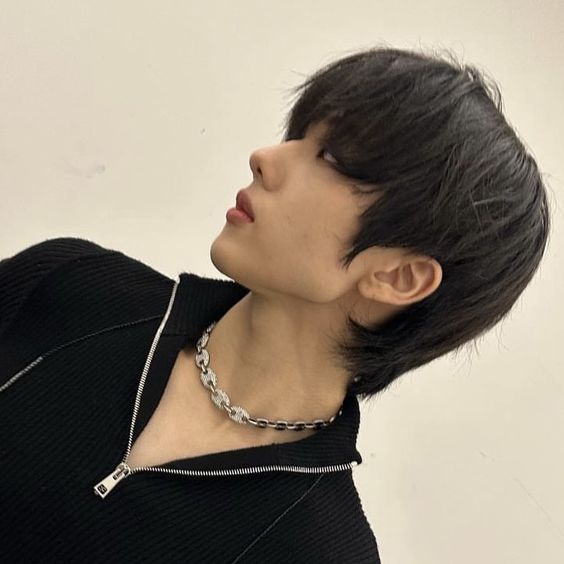berryjunhyeok's tweet photo. tú no vive así // chenji au!
“cómo qué volví? yo no entiendo, si yo nunca me fui"  

Jisung y Chenle fueron pololos en octavo pero un día Ji deja de ir al colegio y no responde más, ambos se encuentran en otro liceo estando en 4to medio y técnicamente, nunca terminaron. https://t.co/HYXPZUFxyq