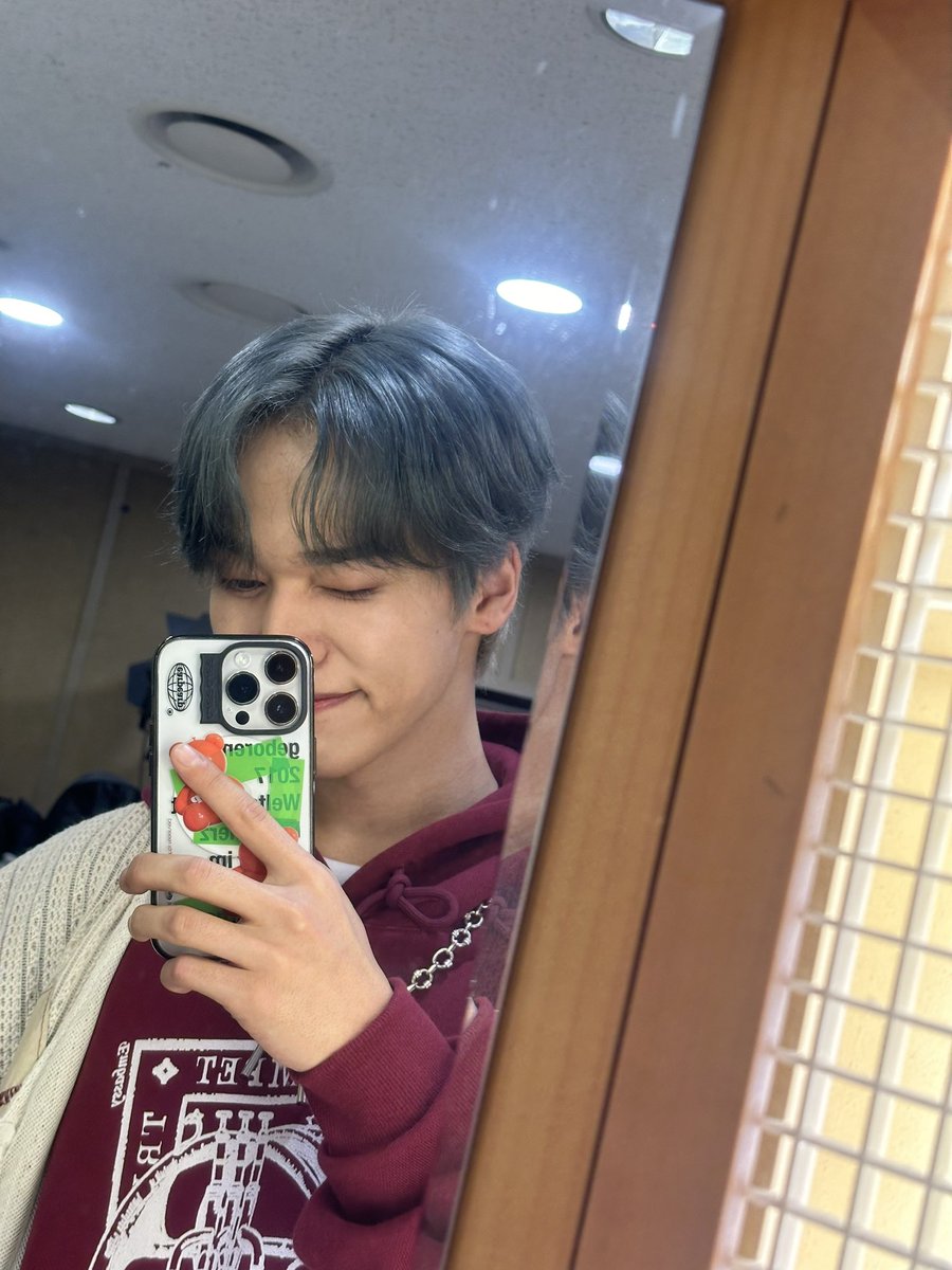 ONF_members's tweet photo. [#유 #U] ❤️🤍 #인기가요 https://t.co/OUDuzvwny9