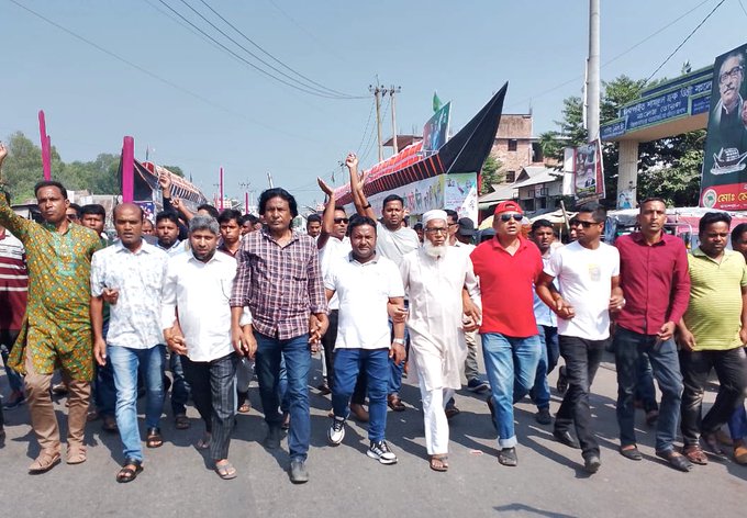 কালিয়াকৈরে বেতন বৃদ্ধির দাবিতে শ্রমিকদের বিক্ষোভ: মহাসড়ক অবরোধ