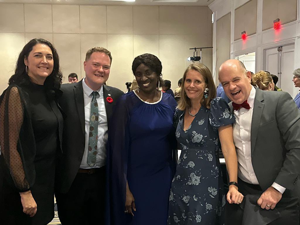 EstelleDuchon's tweet photo. Des retrouvailles, des rencontres, bcp de beaux moments partagés au congrès de @MonAssemblee 
Ça fait chaud au 💚 de tous vous voir ! https://t.co/XrHkzTk7yM
