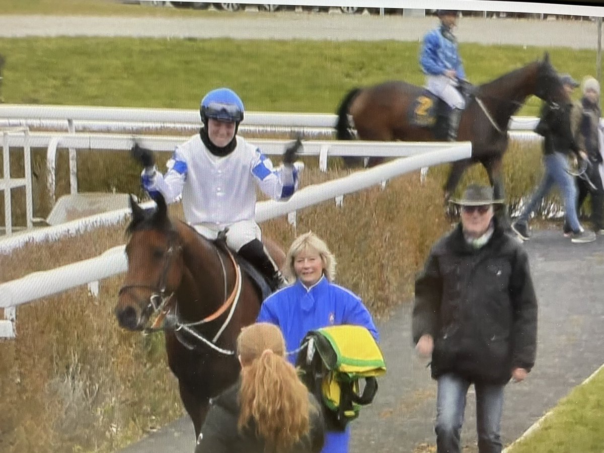 LennonAnnette's tweet photo. A delighted Alina Öhgren and Zingaro Boy cause an upset in the Sunday Special 2 with an emphatic win. Peter Jardby trains https://t.co/Q6dgPOa7s3