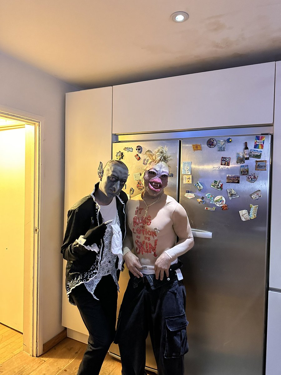 warrenbacci's tweet image. Happy Halloween.