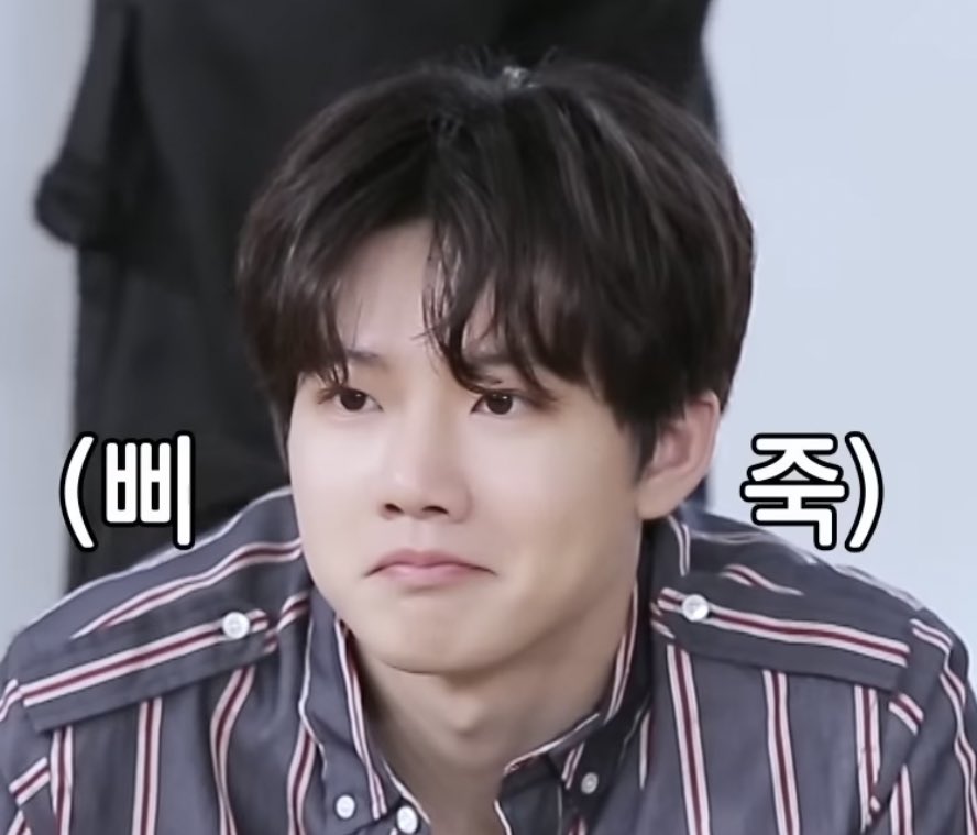 seeupz's tweet image. 준규 입꼬리 ㅅ 모양되묜서삐죽이는 이 표정도진짜웃김