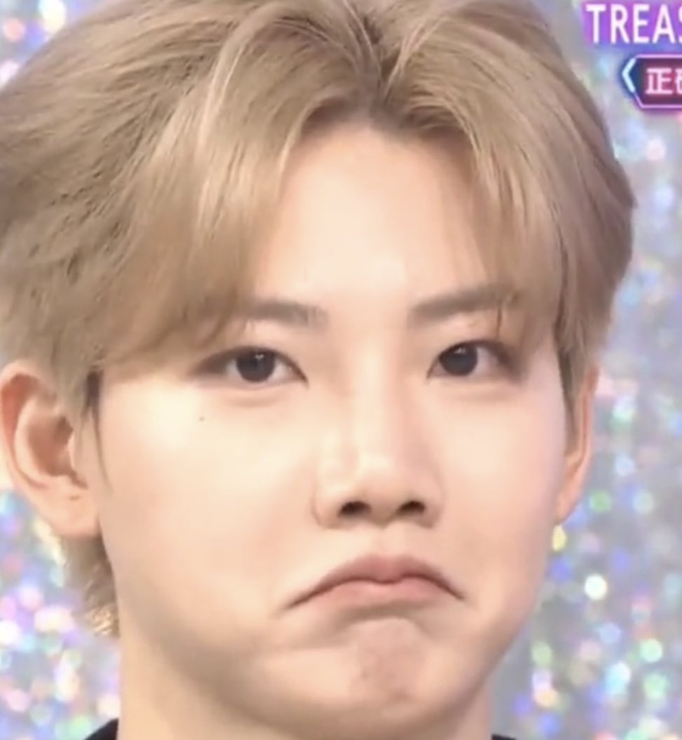 seeupz's tweet image. 준규 입꼬리 ㅅ 모양되묜서삐죽이는 이 표정도진짜웃김