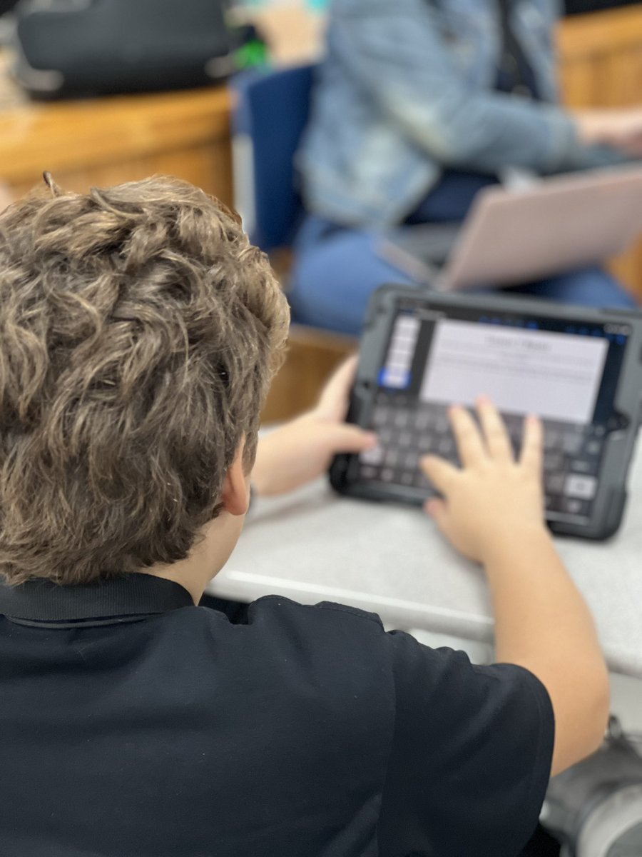 LearningDC_'s tweet photo. Programadores en Swift México, se reúne en Monterrey para que estudiantes de secundaria y preparatoria muestren sus prototipos e ideas de apps y empiecen a desarrollar sus apps con #SwiftPlaygrounds #AppleProfessionalDevelopment https://t.co/EdcSyQSoKv