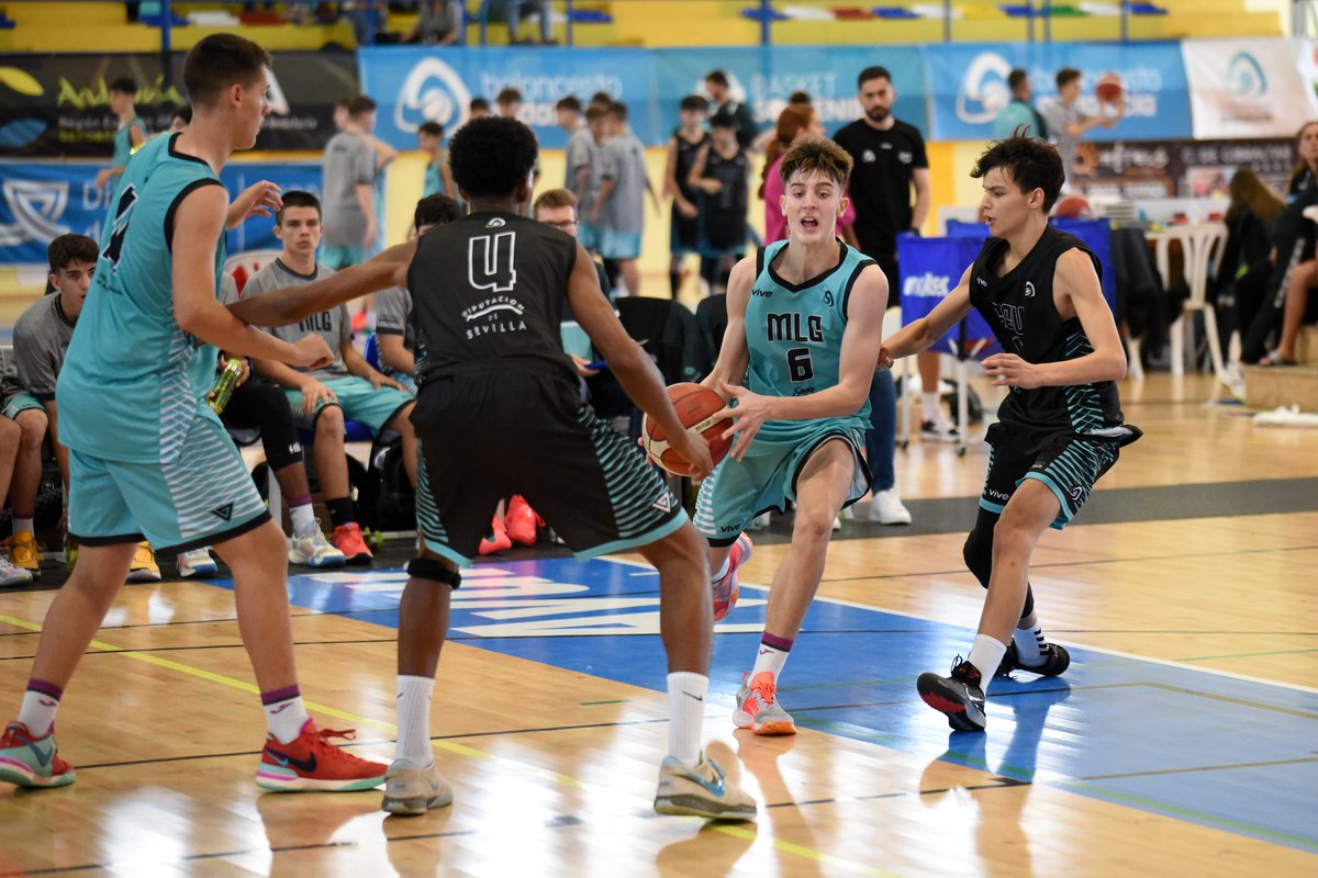 FAB_Andaluza's tweet photo. 🏆⛹️‍♂️ #A8IM2023 

🏀 Tras imponerse a Sevilla en la final, ¡¡Málaga es el 🥇campeón‼️
La 🥈 para el equipo sevillano.

Enhorabuena a ambos por su gran torneo realizado.

@urbaser_ @cajasur @pontgrup
@Ayto_LaLinea @diputacioncadiz @DeporteAND

#baloncestoandalucia https://t.co/CpBeirCqJE