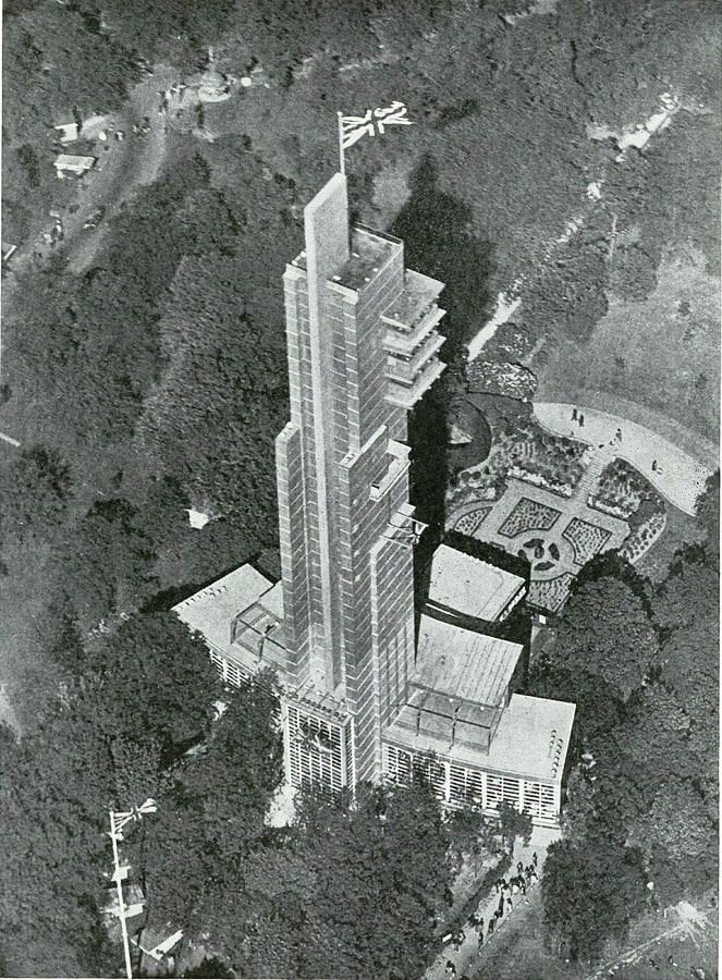 #OTD in 1938, the gates finally closed on the Empire Exhibition, in Bellahouston Park.

On the last night, a crowd of 360,000 packed the park.

As the last floodlight was turned off on Tait's Tower, a lone voice rang out in the night: 'Let the spirit of the Exhibition live on...'