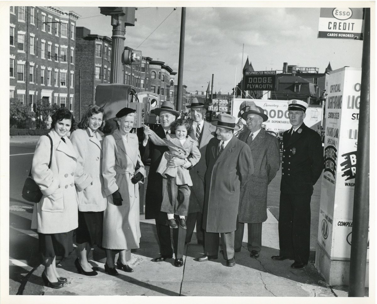 Throwback to #onthisday in 1951, when new traffic signals were the kind of event that called for a photograph! ow.ly/Kxiw50Q0r6A
