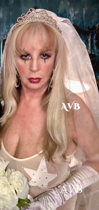 Halloween party last night.  The Runaway Bride. Too bad I can't show you the Jilted Groom. Hot!  #sexyhalloween #Tampagilf #WorldequestrianCenter<a href="/tag/sexyhalloween"class="tags"><span>#sexyhalloween</span></a><a href="/tag/tampagilf"class="tags"><span>#tampagilf</span></a><a href="/tag/worldequestriancen"class="tags"><span>#worldequestriancen</span></a>