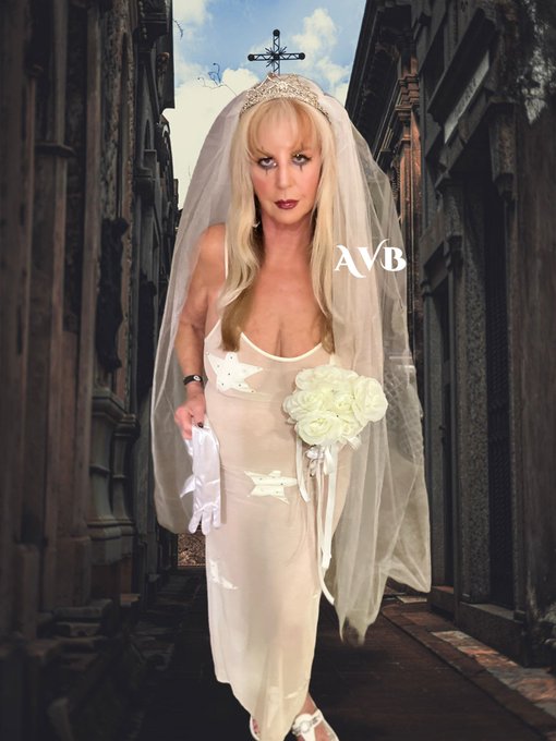 Halloween party last night.  The Runaway Bride. Too bad I can't show you the Jilted Groom. Hot!  #sexyhalloween #Tampagilf #WorldequestrianCenter<a href="/tag/sexyhalloween"class="tags"><span>#sexyhalloween</span></a><a href="/tag/tampagilf"class="tags"><span>#tampagilf</span></a><a href="/tag/worldequestriancen"class="tags"><span>#worldequestriancen</span></a>