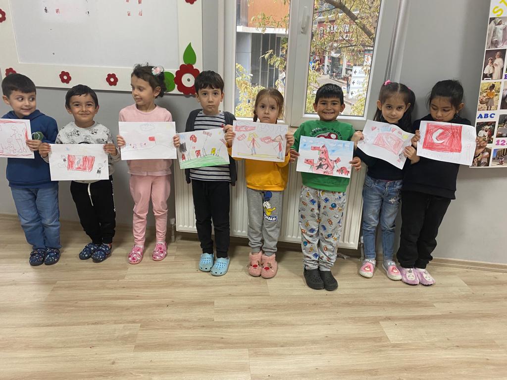 "Bayrağım Her Yerde" projemiz kapsamında "Türk Bayrağı" temalı resim yarışmasında resimleri seçilen  öğrencilerimiz Elvin ARMUTÇU, Musa Burak YILDIRIM ve Deniz Bera AKAR'ı tebrik ederiz. 🇹🇷💯.Yıl🇹🇷
#Cumhuriyet100Yaşında
<a href="/samsunmem/">Samsun İl Milli Eğitim Müdürlüğü</a>
<a href="/ilkadimilce_mem/">İlkadım İlçe Milli Eğitim Müdürlüğü</a>
<a href="/zerersoy1/">özer ersoy</a>
<a href="/esraalay55/">Esra Alay</a>