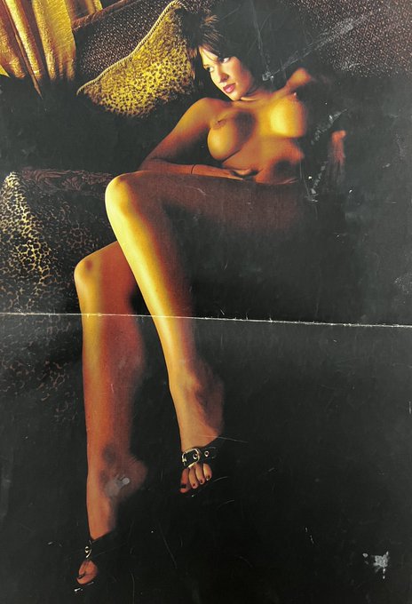 I found a vintage pic of me when I was 23 pre photoshop and Snapchat 😂&hellip; I&rsquo;m in the gym allll day today