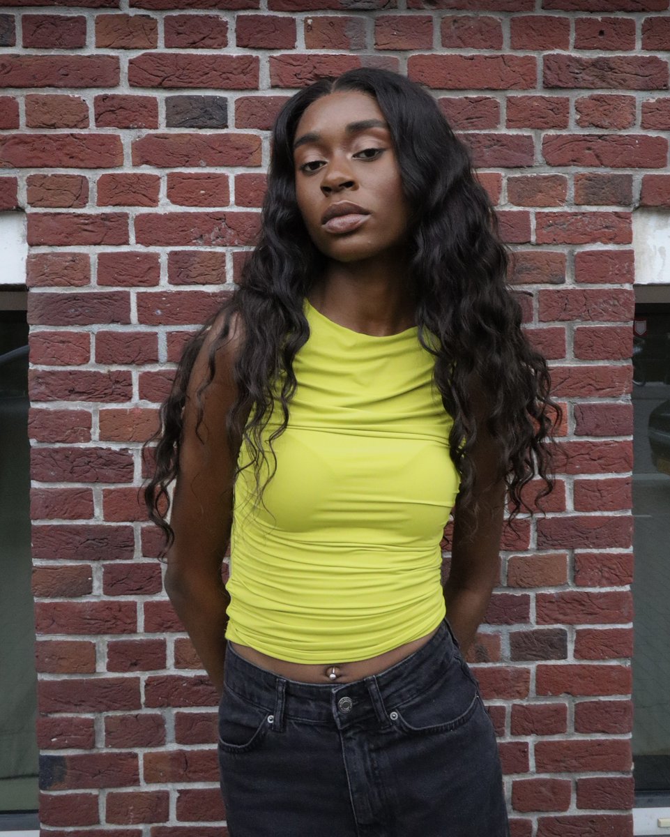 B_unbeweaveable's tweet photo. Zakiya looking stunning showing Raw Indian Wavy in it’s natural state. Use Sedal for the best results. 
Raw Indian Wavy is available in 10-28”. https://t.co/V7VkGZYneW