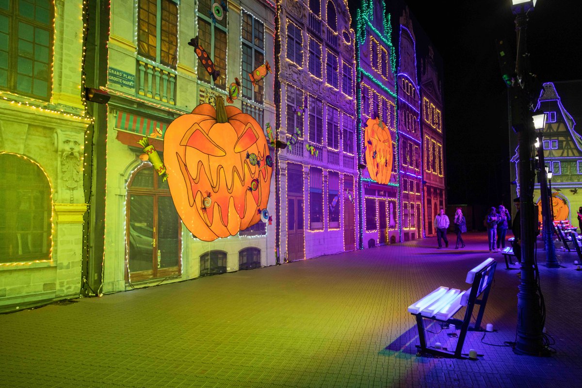 illumiToronto's tweet photo. 🎃 | Your first @ has to take you Halloween at #illumiToronto this week. 

Gates open tonight at 6:45PM and Monday - Tuesday from 6:30PM. Tickets on sale now (and going fast!) at the link in our bio. #illumiToronto

#GTAHallowen #GTAEvents #ToDoToronto #VisitMississauga https://t.co/OKr9eeynrg