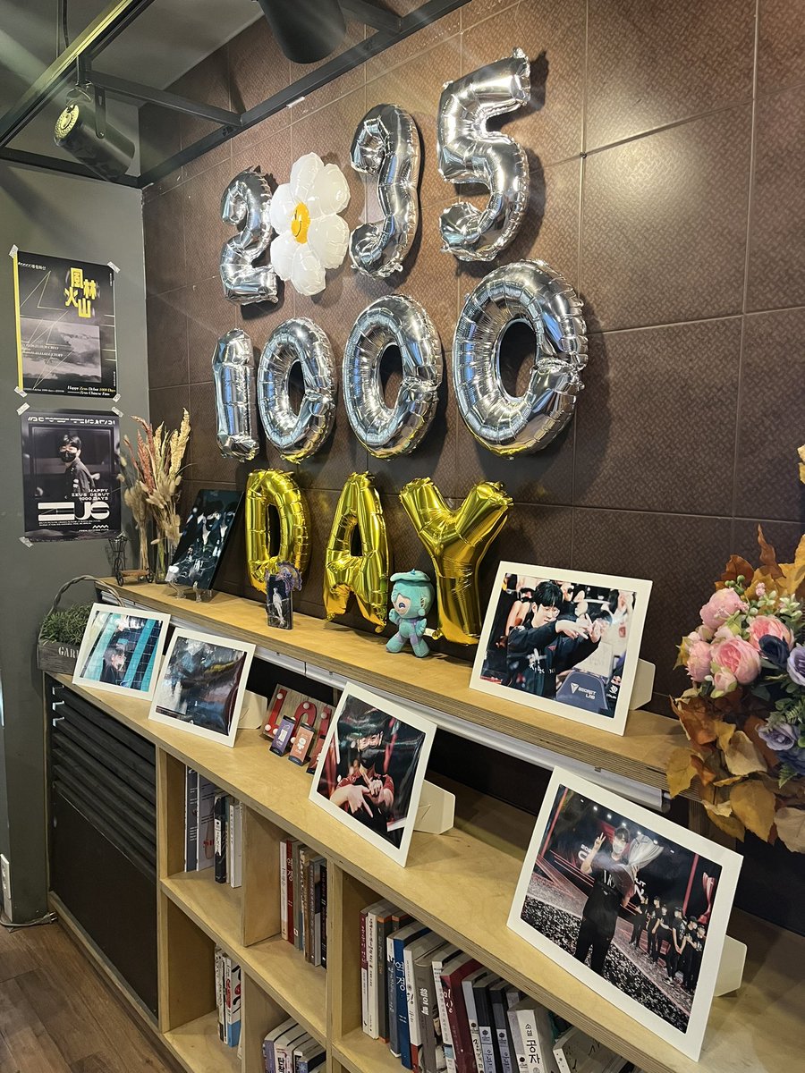 birdT1_'s tweet photo. 우제로 예쁘게 가득 채워진 카페ㅠㅠ😭😭 우제 사진 하나하나 볼수록 너무 행복했습니당 예쁜 카페 열어주셔서 감사해요!!
우제야 1000일 축하해⚡️💛
#Zaus #제우스 #최우제
#風林火山
#wind_forest_fire_mountain
#더_높이_날아_제우스
#fly_even_higher_ZEUS
#ZEUS_debut_1000days https://t.co/LQ9Gad21CW