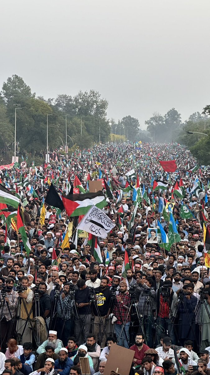 PresidentIJT's tweet photo. بالروح، بالدم، نفدیک۔۔۔۔۔۔۔ یااقصیٰ!

اسلام آباد میں ہونے والے پاکستان کے سب سے بڑے “غزہ مارچ” میں شرکت کی۔ جہاں ہزاروں کی تعداد میں دردِ دل رکھنے والے اور غیور عوام نے شرکت کی اور دنیا کو یہ پیغام پہنچایا کہ ہم اہلِ غزہ کے شانہ بشانہ کھڑے ہیں۔

 #PakistanGazaMarch https://t.co/7lZ4fGHyGQ