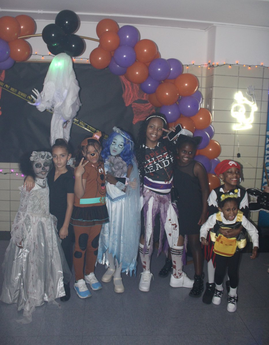 best_esha's tweet photo. Our Friday Was Busy First The Show &amp; Then Our Family Spooktacular Halloween 🎃 Party Was Great All The Wonderful Family Turned Out🙌🏾❤️🥰 @jen_joynt @PS140XEagle @D8Connect https://t.co/0d8C7M5l69