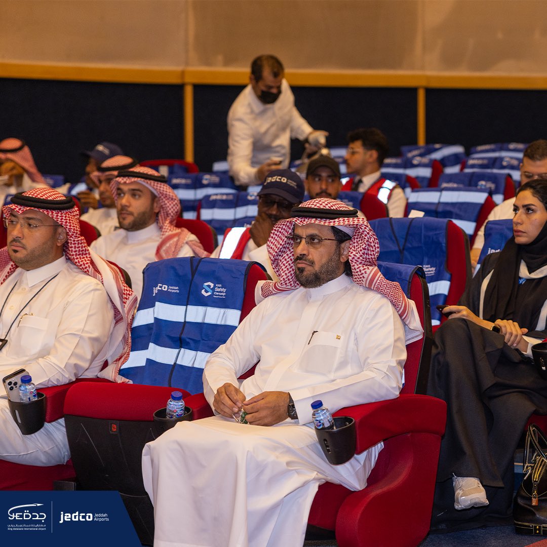 مطارات جدة tweet media