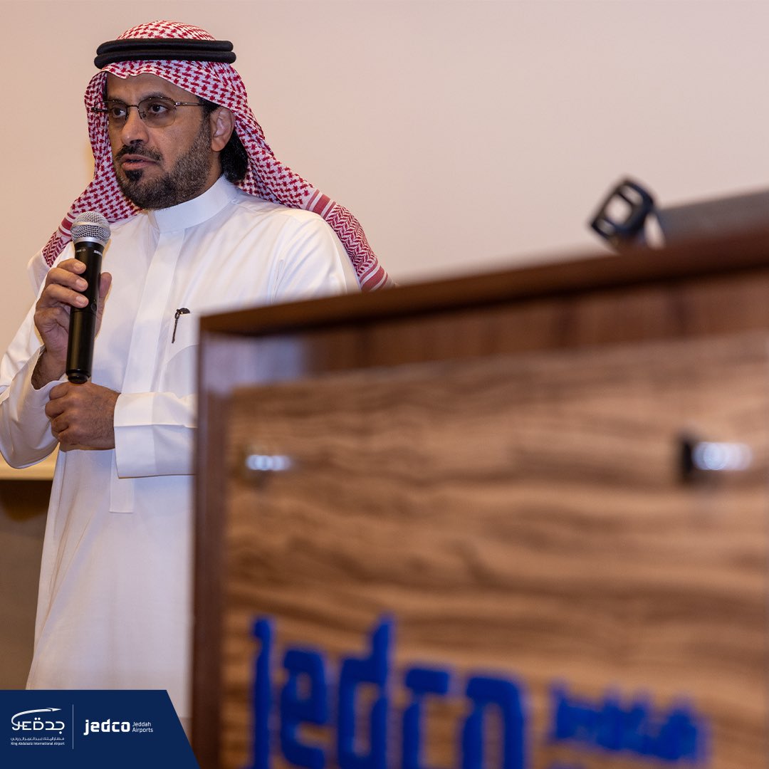 مطارات جدة tweet media