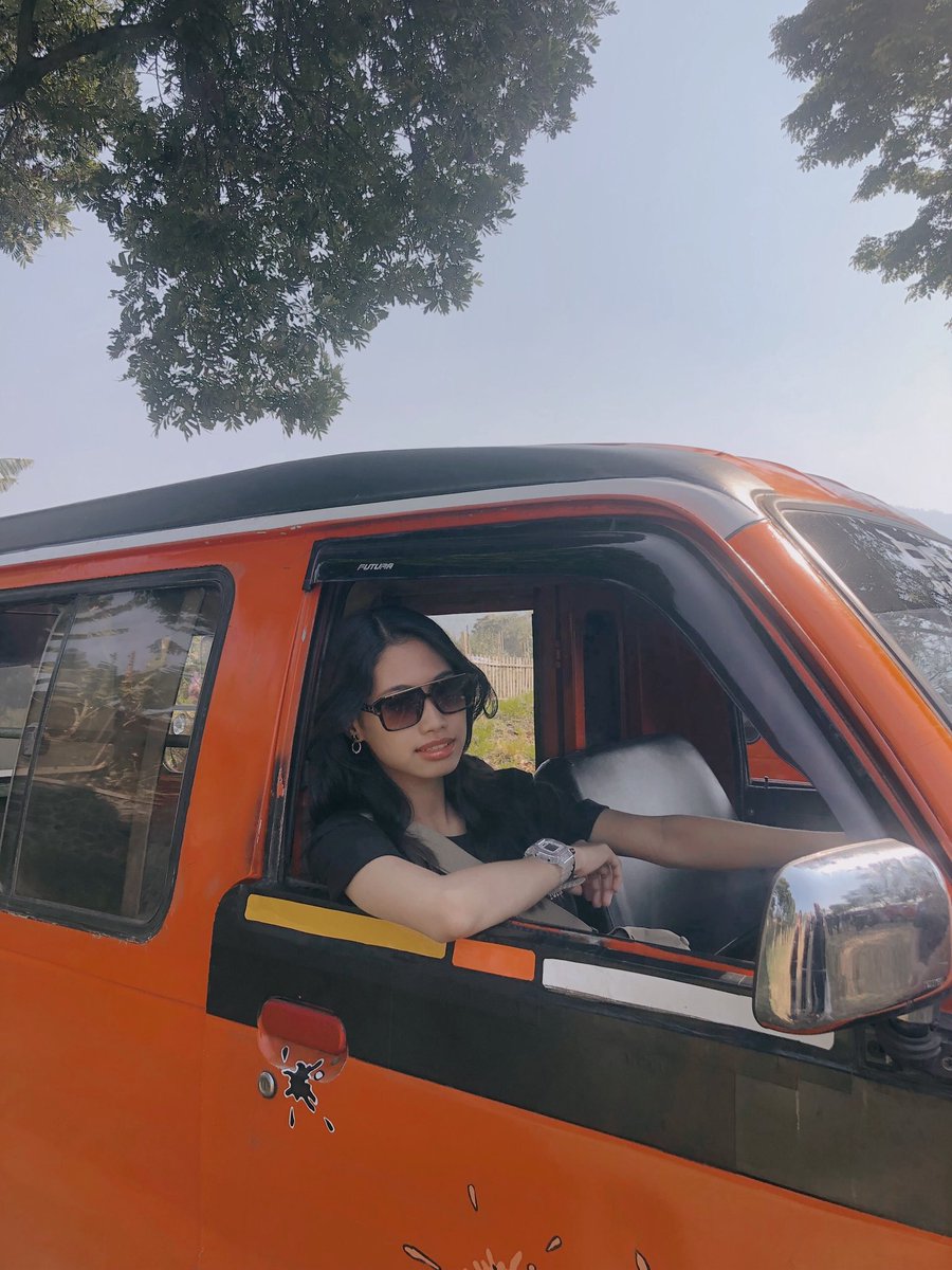 xgfbubu's tweet photo. Sini bang, eneng anter sampe kebon apel😎 https://t.co/KjXWv2VscF