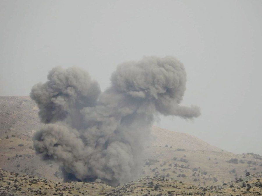 AmirSona07's tweet photo. Pictures showing Israeli artillery shelling on Lebanese territory today.

 #starlinkforgaza #Gaza #GenocideinGaza #Gaza_resist #FreeGaza #IsraelAttack #IsraelTerorrist https://t.co/kMfpNf3OpT