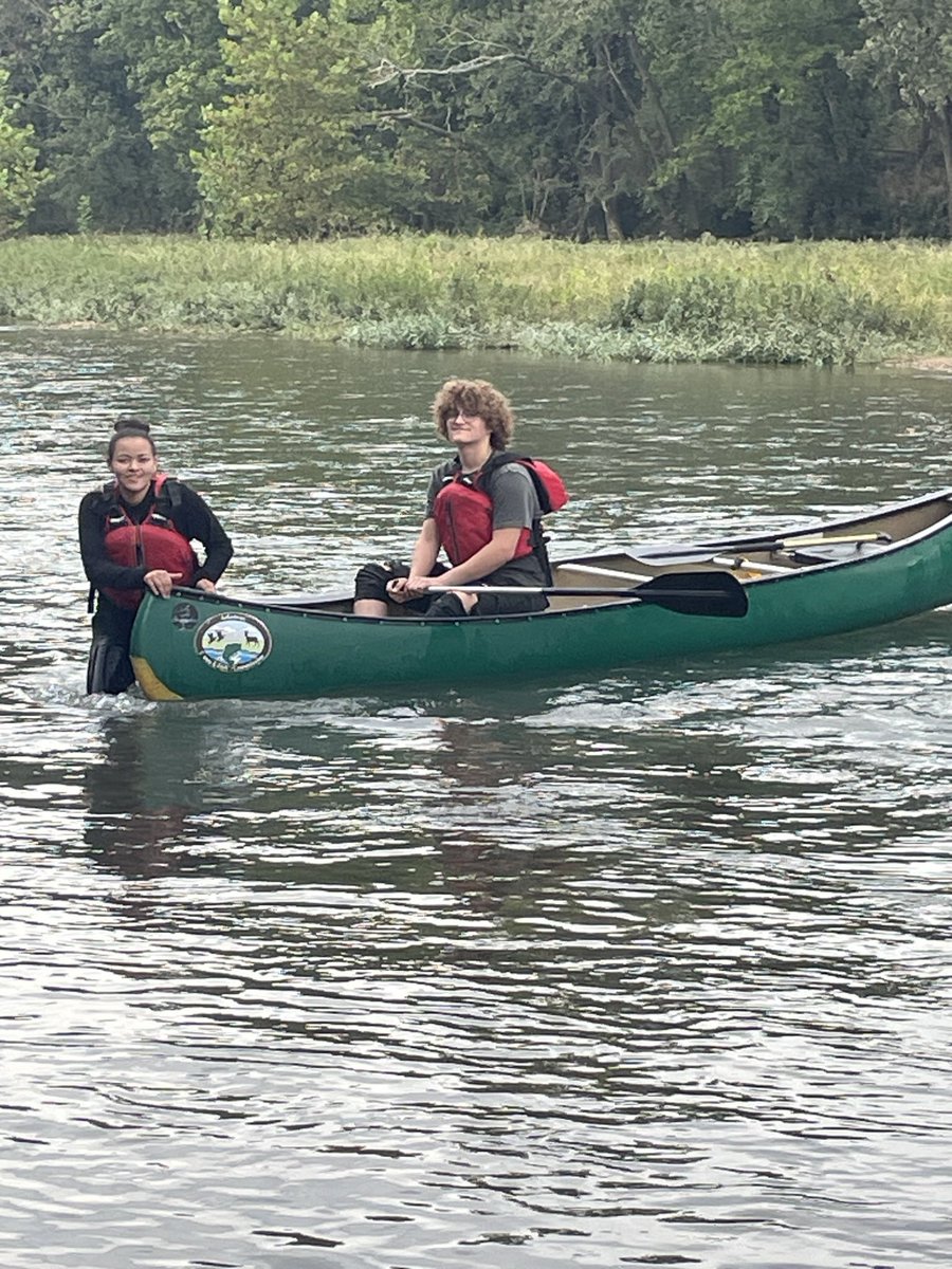allpsoutdoored's tweet photo. A lot of learning happened recently on the Outdoor Ed float trip on the Illinois River, and a great time was had by all! @Allpsschool @fayar https://t.co/RcxbCnkHMW