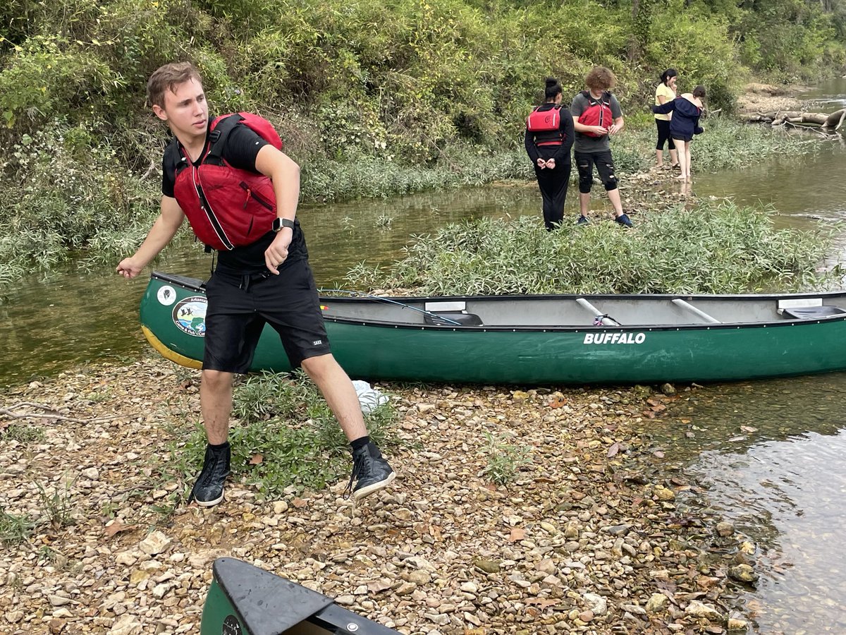 allpsoutdoored's tweet photo. A lot of learning happened recently on the Outdoor Ed float trip on the Illinois River, and a great time was had by all! @Allpsschool @fayar https://t.co/RcxbCnkHMW
