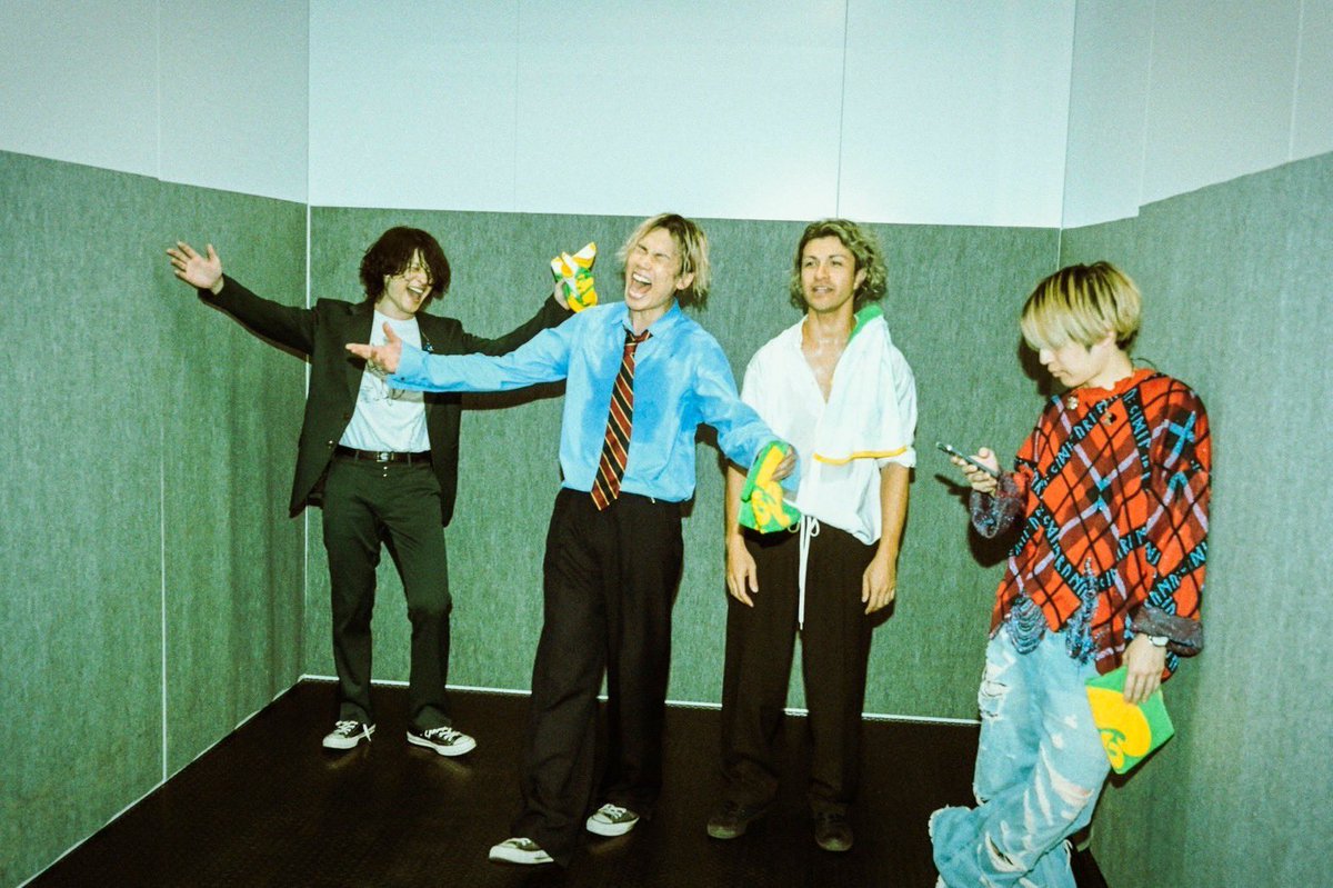 alexandroscrew's tweet photo. 我々はライブ後にボイトレします

群馬とても久々でした
本当にありがとう
GFEST.ありがとう
そして1発目おめでとうございます

次はツアーでお会いしましょう

#ジーフェス
#Alexandros https://t.co/wRQ8jSPJUc