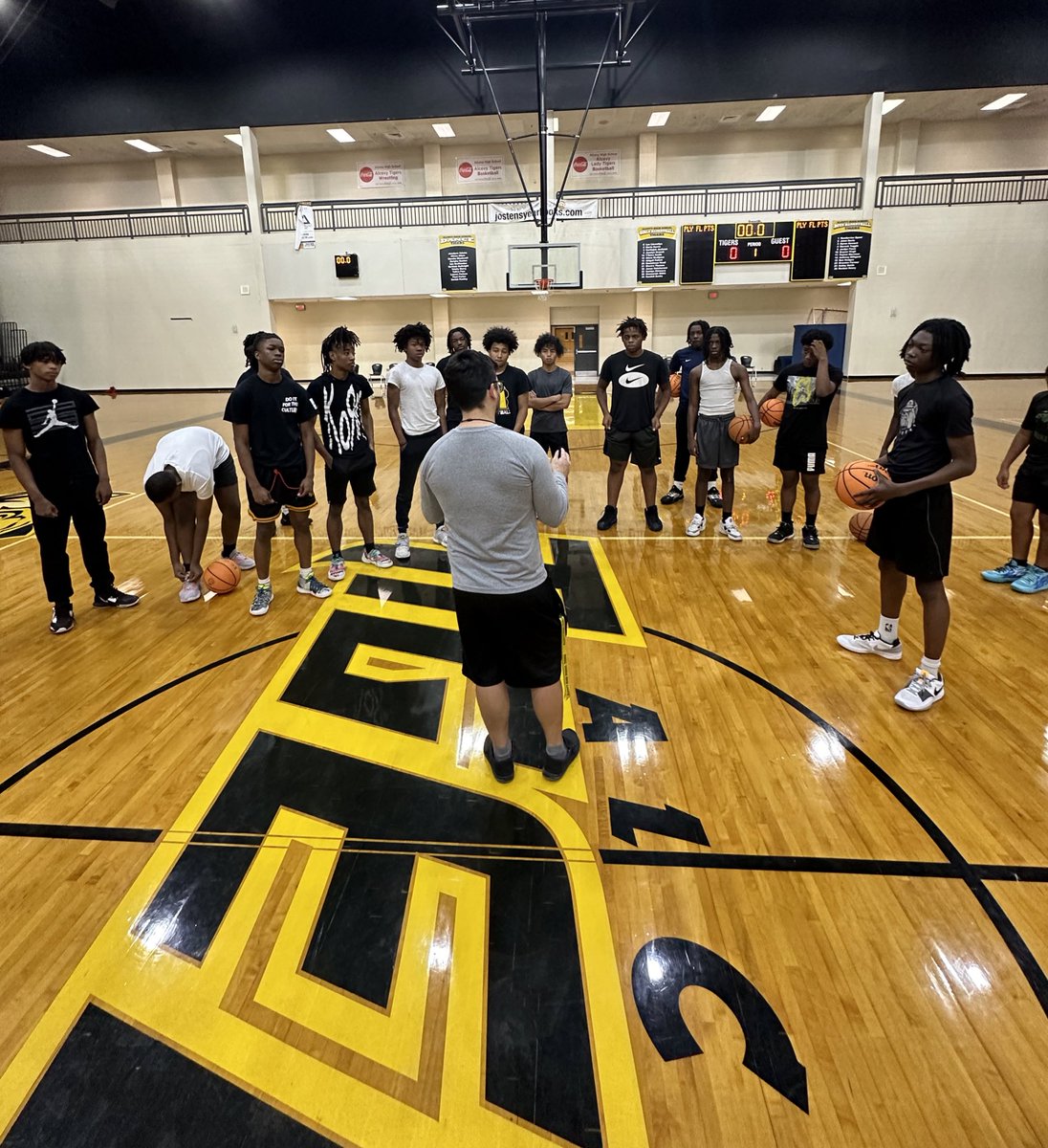 CoachWillisHHS's tweet photo. It was just another great week being an Alcovy Tiger 🐯🏀⛹️‍♂️! https://t.co/mEPnzpqMwh