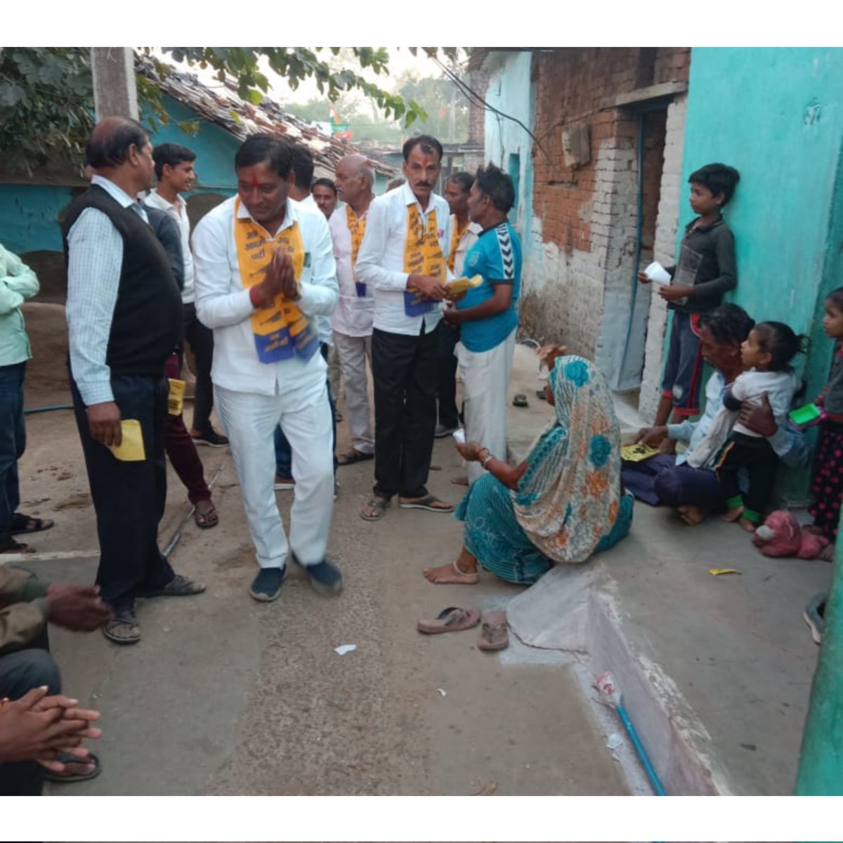 Arvindtomar91's tweet photo. नरयावली विधानसभा क्षेत्र के श्यामपुरा, आमाखुर्द, टपरिया, भोजपुरा, मसवासी, बहेरिया साहनी में पार्टी कार्यकर्ताओं के साथ क्षेत्र में घर-घर जनसंपर्क किया क्षेत्रवासियों ने उत्साह पूर्वक अपना आशीर्वाद प्रदान किया हम उनके सदैव आभारी है |
@AAPMPOfficial 
#Naryawalividhansabha2023 https://t.co/GiCB7KPQS6