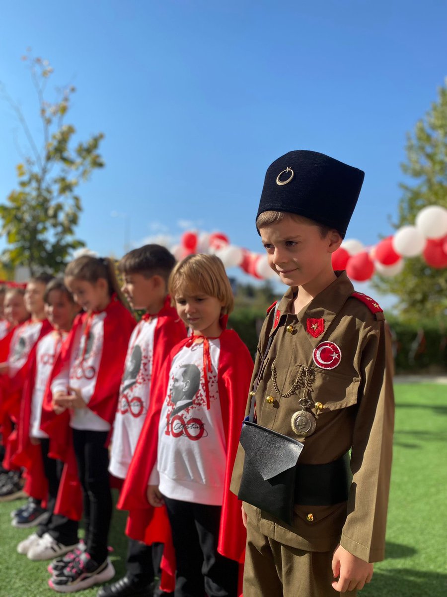 platinakademi's tweet photo. Türkiye Cumhuriyetimizin 100. Yılı sevgili çocuklarımız, değerli öğretmenlerimiz, saygı değer velilerimiz ile büyük bir çoşku ile kutlandı. Cumhuriyetimizin en değerli varlıkları, bugünün küçükleri yarının büyükleri canımız çocuklarımız sizlerle yaşayacak.. https://t.co/yyY8Q6T6pm