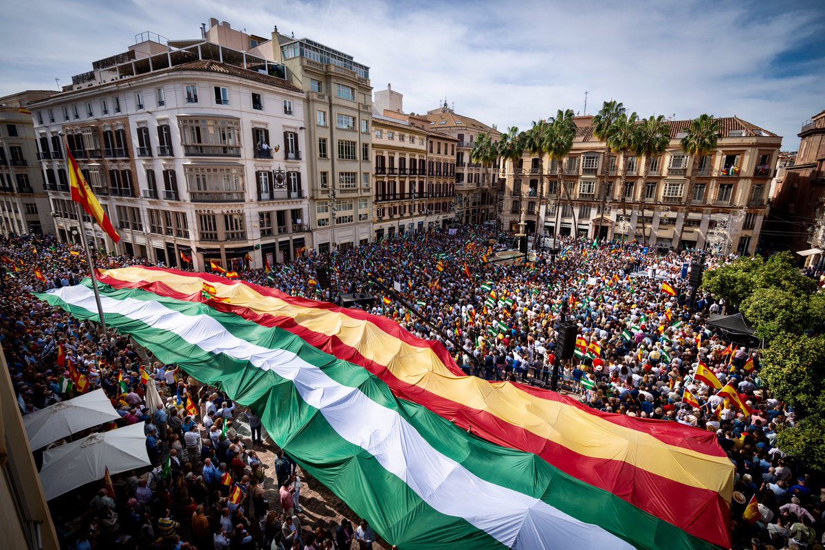 pacodelatorrep's tweet photo. Vivimos momentos críticos en los que son necesarios actos como el que ha habido esta mañana en #Málaga para mostrar la postura de la mayoría de los españoles. Sintámonos orgullosos de nuestra Constitución y el Estado de Derecho.
@ppopular @ppandaluz @PPMalaga

 #QueEspañaDecida https://t.co/ZlJLQmE8Im