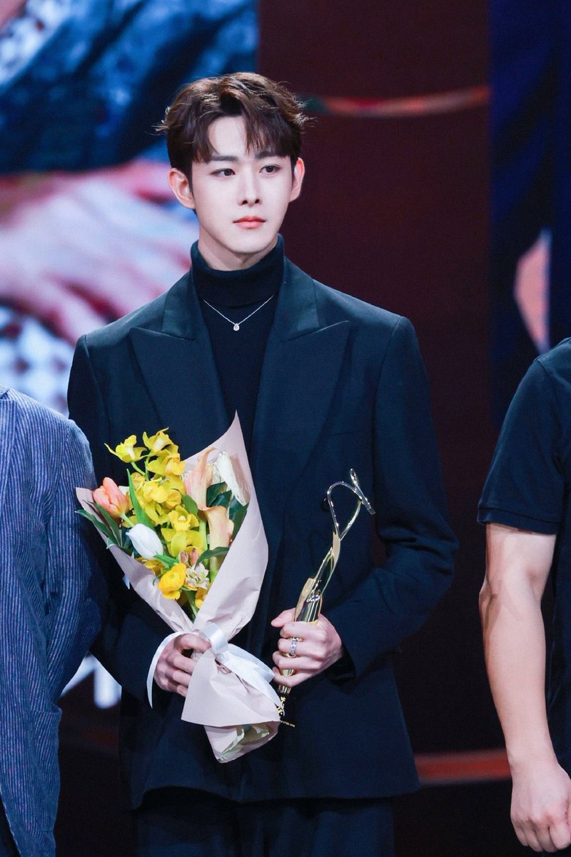 ManoodTingJeen's tweet image. น้องเถียนเจียรุ่ย ปังสุดๆไปเลยยย คว้ารางวัลเเรก “นักแสดงดาวรุ่งที่มีศักยภาพเเห่งปี” ในงาน Wenrong Awards Ceremony ครั้งที่ 9 

โดยปีนี้น้องเดบิวต์ในผลงานซีรีส์เรื่องเเรก “เหนือเมฆาชะตาลิขิต” รับบทกงหยวนจื่อ เป็นก้าวเเรกที่ดีมากๆ คอนเกรทนะค้าบบบ

#TianJiarui