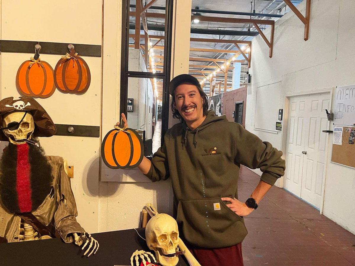 MET Atlanta (@met_atl) on Twitter photo Some <a href="/MutinyArtwrxAtl/">Mutiny Artwrx</a> members got together to do some pumpkin painting at their latest members meeting! How do you plan on celebrating? π Some <a href="/MutinyArtwrxAtl/">Mutiny Artwrx</a> members got together to do some pumpkin painting at their latest members meeting! How do you plan on celebrating? π