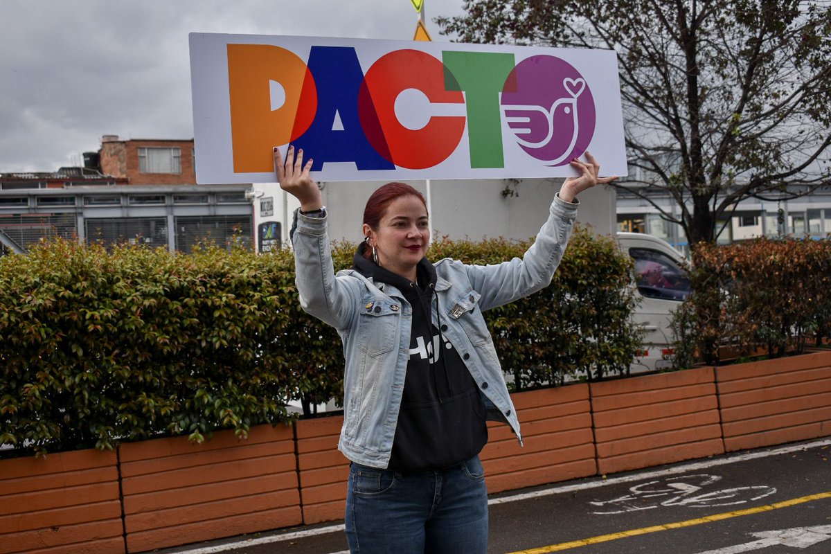 heidy_up's tweet photo. #HeyBogotá | Una campaña que se hizo en las calles. Ayer desde Centro Mayor y hoy en la urnas saldremos a demostrar decididamente el apoyo al #PactoHistórico.
Solicita los tarjetones para Alcaldía, Concejo y JAL marcando el logo del Pacto en los 3. #BogotáVotaPacto #YoPacto #VotoPactoPor
