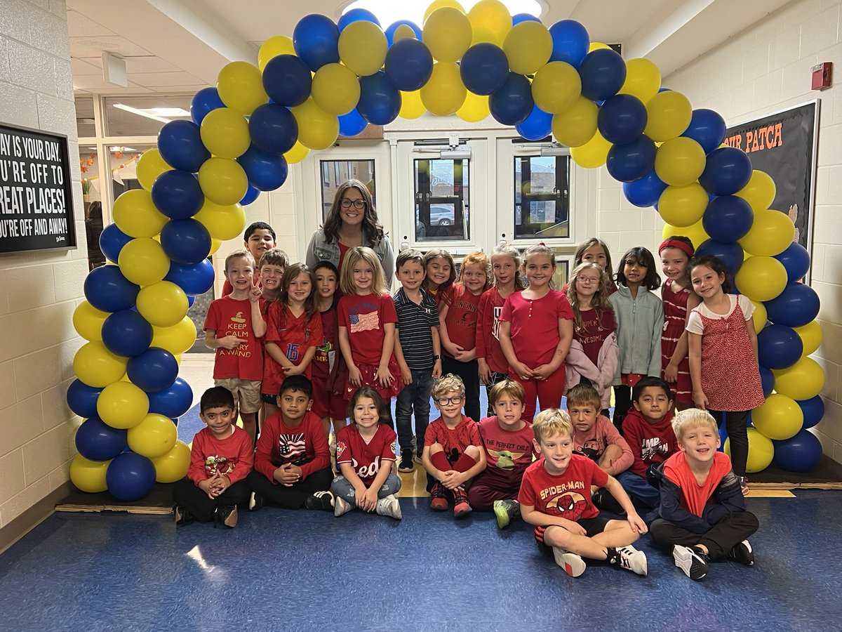 HaleyTemple11's tweet photo. Move 4 Mercer was a HUGE success this year! We raised over $40,000. We had a very busy day on Friday! Thanks to all our wonderful families for their generous donations! https://t.co/V3h7k4cWM0
