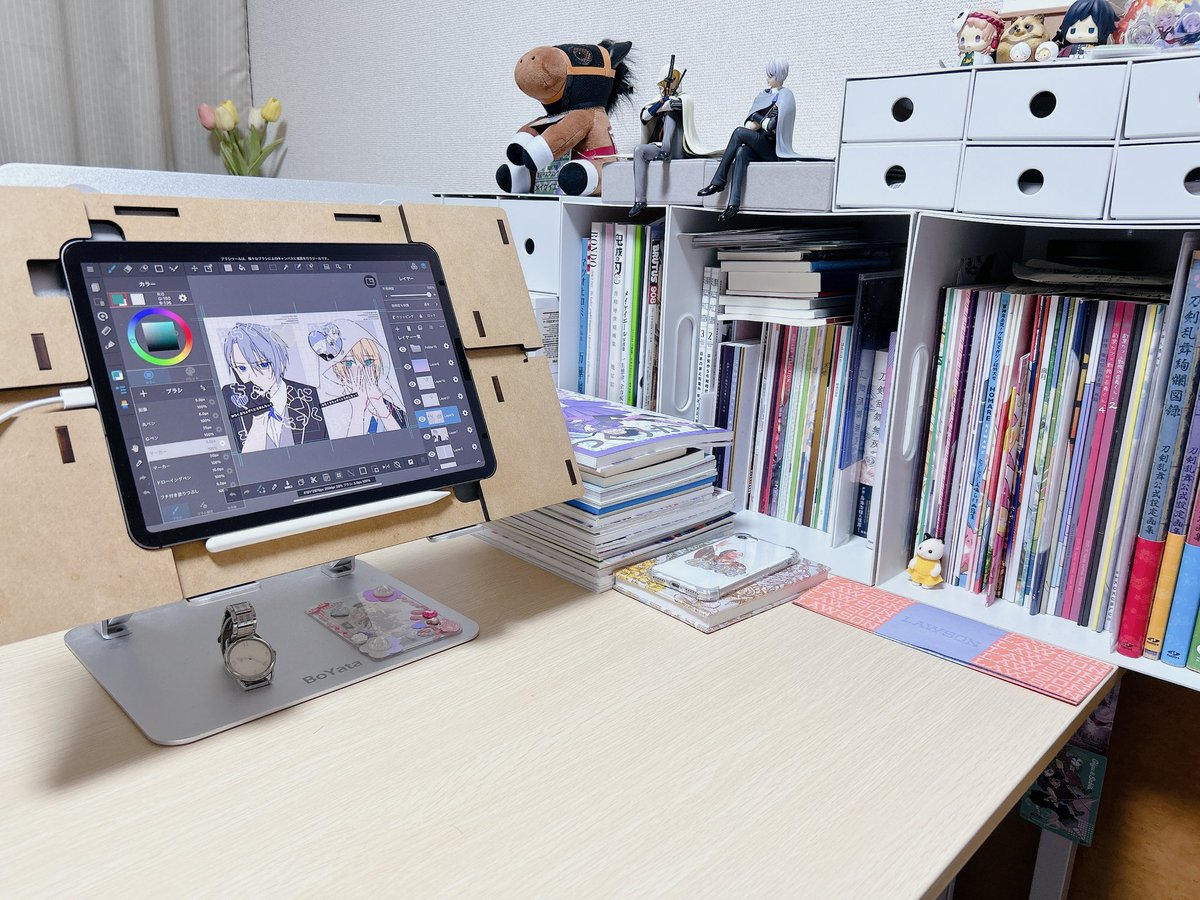 #みんなの作業環境教えて
iPadメディバン力ずく同人活動作業環境
BoYataのタブレット台で高さを出して、mokumokuのタブレットテーブルを腕置きにしている 