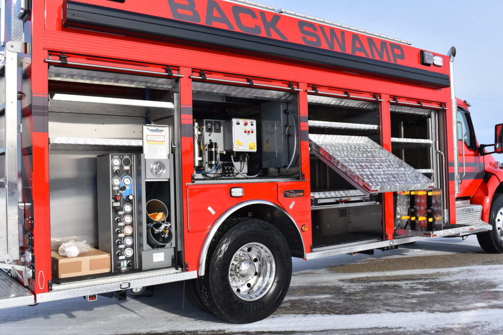 teambestioles's tweet photo. #UnDimancheAuxUS Aujourd'hui, un magnifique #WalkAroundRescue du Back Swamp Fire Department Richlands en Caroline du Nord.
Châssis Kenworth T480 avec moteur Paccar PX-9 Moteur 380ch et boite Allison 3000 EVS
Compresseur #ARI embarqué, éclairage #FullLED
Enjoy ! 😉 https://t.co/MD0YQPb0Ow