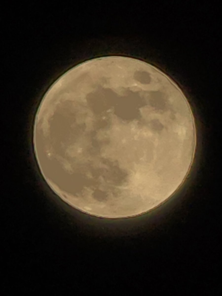 KingRidge_Music's tweet image. Took this photo of the #HuntersMoon last night. Going to be awesome in #StarCitizen when we get the Sol system and can seamlessly explore Earth&apos;s closest friend with the #starengine