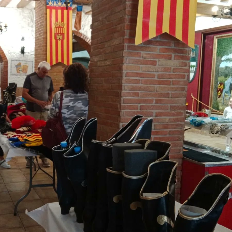 🟦🟨🟥🟨🟥🟨🟥🟨🟥🟨
Un buen mercadillo alagonés el que realizamos ayer, 28 de octubre de 2023