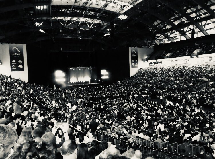 rickygervais's tweet image. Thanks, Lisbon. You are amazing. We’ve claimed another record for #Armageddon too 👊