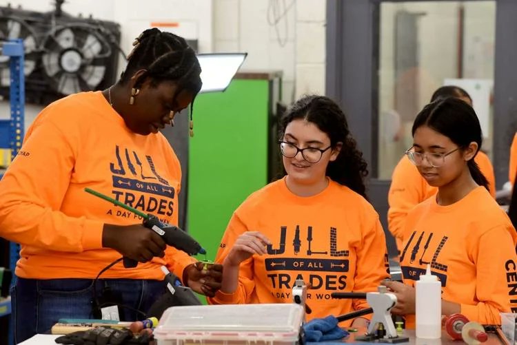 SCMirror's tweet photo. IN PHOTOS: Scarborough's Centennial College hosts Jill of All Trades program for girls in Greater Toronto high schools. https://t.co/TitG9Y69Zx @CentennialEDU  #Jillofalltrades @ConestogaC #ScarbTO https://t.co/vevDDWcOXg